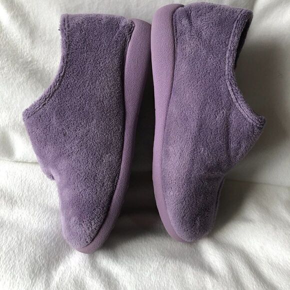 ‎EUC - Plush Purple Slipper Booties - Picture 4 of 5